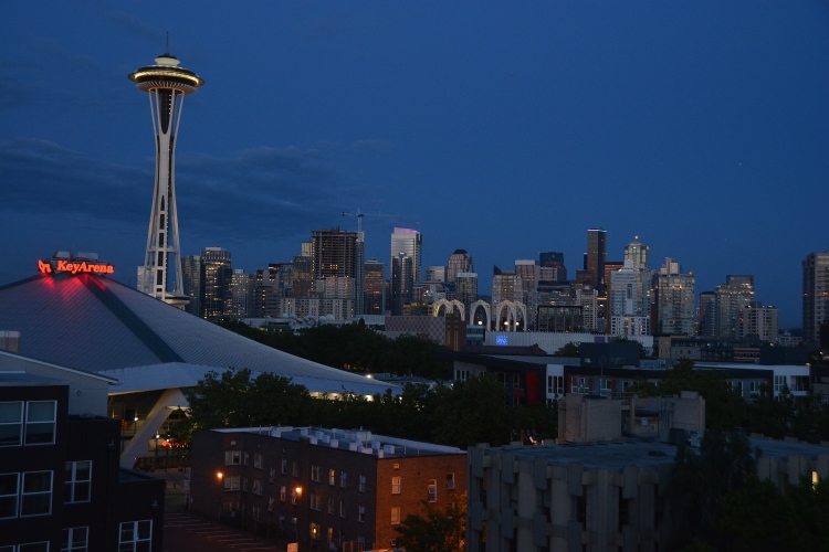 seattle skyline at dusk